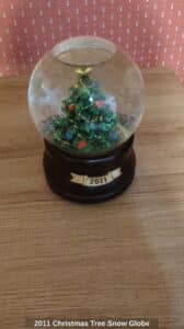 Christmas-Tree-Snow-Globe