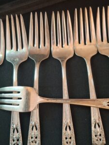 Community-Plate-Laurel-Silverplate-Forks