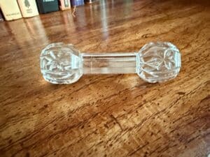 Cut-Crystal-Glass-Dumbbell-Knife-Rest