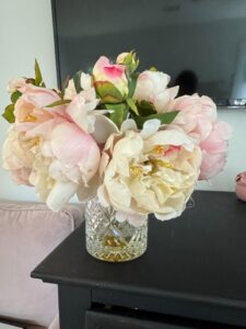 Faux-Peony-Arrangement-in-Crystal-Vase