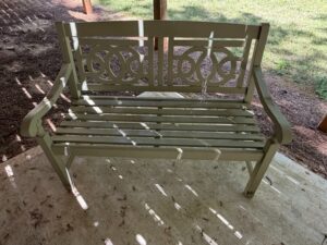 Garden-Bench-with-Interlocking-Circles-Motif