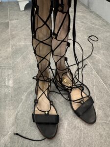Giuseppe-Zanotti-Black-Leather-Lace-Up-Knee-High-Gladiator-Sandals-second-image