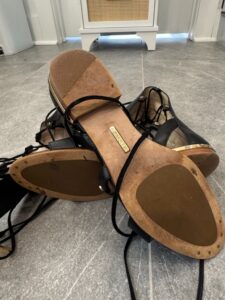 Giuseppe-Zanotti-Black-Leather-Lace-Up-Knee-High-Gladiator-Sandals-third-image