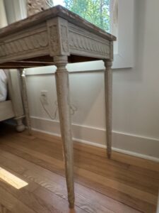 Gustavian-Style-Console-Table-third-image