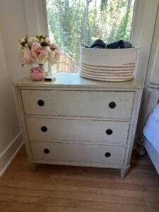 Gustavian-Style-Painted-Chest-of-Drawers