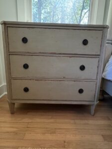 Gustavian-Style-Painted-Chest-of-Drawers-B