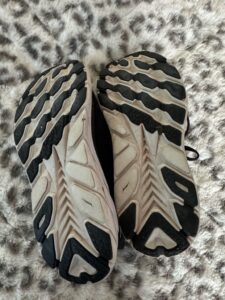 Hoka-One-One-Clifton-Running-Shoes-third-image