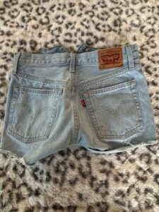 Levis-Cut-Off-Denim-Shorts-third-image