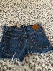 Levis-Premium-Cut-Off-Denim-Shorts-third-image