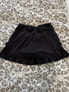 Lululemon-Black-Pleated-Tennis-Skirt-or-Skort