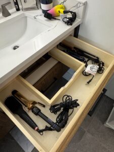 Modern-Floating-Double-Bathroom-Vanity-with-Quartz-Countertop-fourth-image