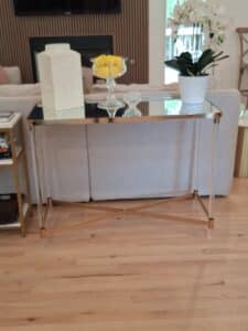 Modern-Mirrored-Console-Table-with-Gold-Accents-and-Acrylic-Legs-1