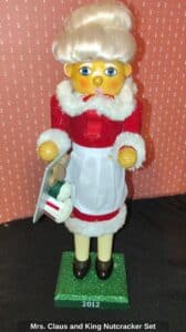 Mrs.-Claus-and-King-Nutcracker-Set