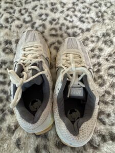 Nike-Zoom-Vomero-Womens-Running-Shoes-second-image