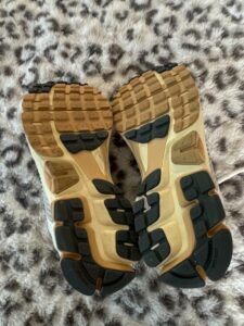 Nike-Zoom-Vomero-Womens-Running-Shoes-third-image