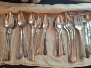 Oneida-Community-Plate-Paul-Revere-Silverplate-Flatware-Set