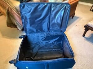 Pacific-Coast-Luggage-Expandable-Spinner-Suitcase-third-image