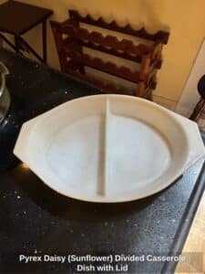 Pyrex-Daisy-Sunflower-Divided-Casserole-Dish-with-Lid-second-image