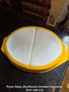 Pyrex-Daisy-Sunflower-Divided-Casserole-Dish-with-Lid-third-image