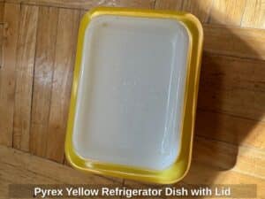 Pyrex-Yellow-Refrigerator-Dish-with-Lid-third-image