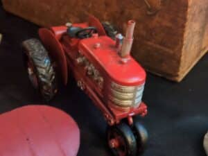 Red-Die-Cast-Farmall-Tractor-Toy-second-image