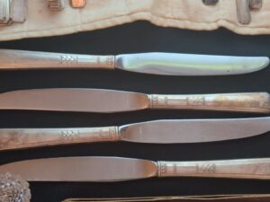 Rogers-Bros.-First-Love-Silverplate-Flatware-Set-fifth-image