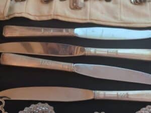 Rogers-Bros.-First-Love-Silverplate-Flatware-Set-fourth-image