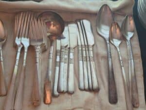 Rogers-Bros.-First-Love-Silverplate-Flatware-Set-second-image