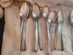 Rogers-Bros.-First-Love-Silverplate-Flatware-Set-third-image
