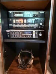 Sanyo-Component-Stereo-System-with-Turntable-Cassette-Deck-and-Equalizer-second-image