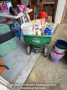 Scotts-Turf-Builder-Edgeguard-DLX-Broadcast-Spreader