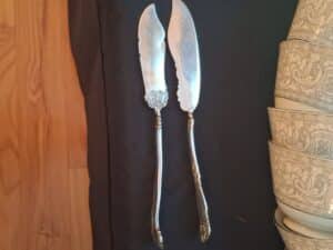 Set-of-Six-Silver-Plated-Butter-Knives-with-Two-Serving-Utensils-and-Decorative-Dish-third-image