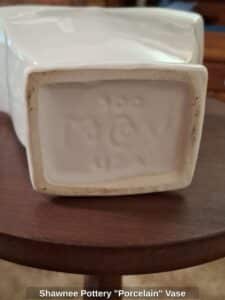 Shawnee-Pottery-Porcelain-Vase-second-image