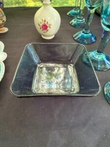 Square-Glass-Serving-Dish-with-Textured-Interior