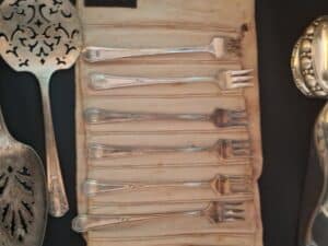 Sterling-Silver-Pastry-Server-and-Cocktail-Forks-Set-in-Presentation-Roll
