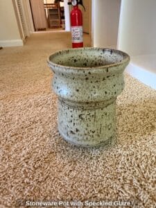 Stoneware-Pot-with-Speckled-Glaze-fourth-image