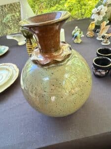 Stoneware-Vase-and-Ceramic-Cups