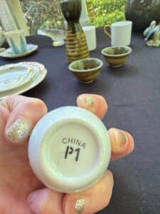 Stoneware-Vase-and-Ceramic-Cups-third-image