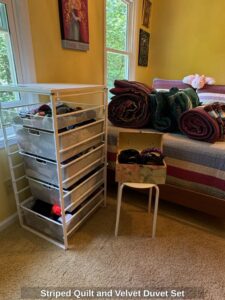 Striped-Quilt-and-Velvet-Duvet-Set-third-image