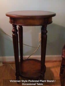 Victorian-Style-Pedestal-Plant-Stand-or-Occasional-Table