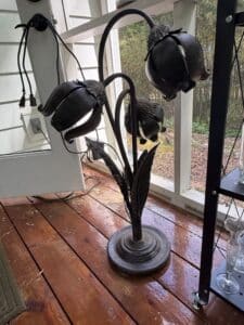 Vintage-Art-Nouveau-Tulip-Lamp-second-image