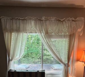 Vintage-Battenburg-Lace-Valance-and-Panel-Curtains-Set