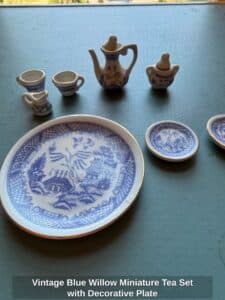 Vintage-Blue-Willow-Miniature-Tea-Set-with-Decorative-Plate