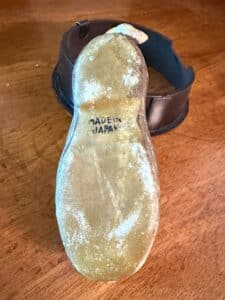 Vintage-Ceramic-Boot-Planter-with-Cat-Figurine-Made-in-Japan-fourth-image