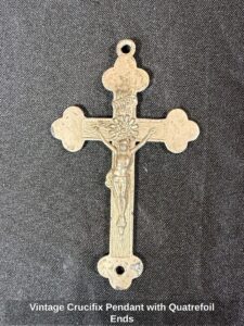 Vintage-Crucifix-Pendant-with-Quatrefoil-Ends