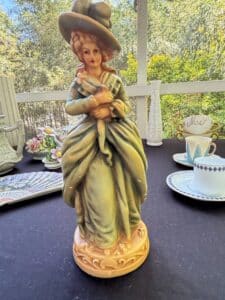 Vintage-Homco-Porcelain-Victorian-Lady-Figurine