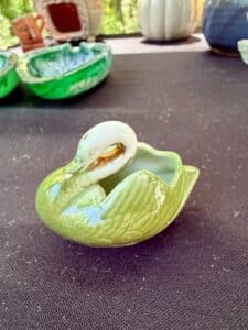 Vintage-Hull-Pottery-Green-Swan-Planter-or-Trinket-Dish