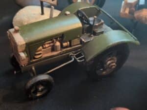 Vintage-John-Deere-Model-D-Toy-Tractor