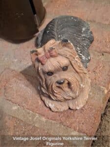 Vintage-Josef-Originals-Yorkshire-Terrier-Figurine
