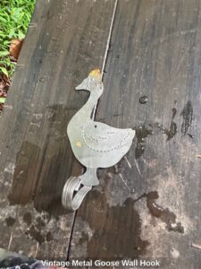Vintage-Metal-Goose-Wall-Hook